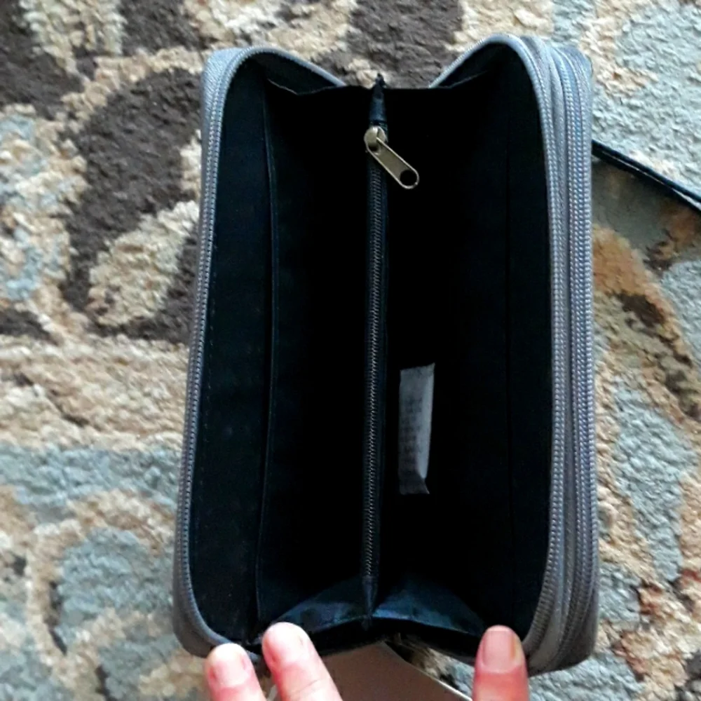 *Host Pick*b.o.c pretty wristlet - Picture 6 of 16